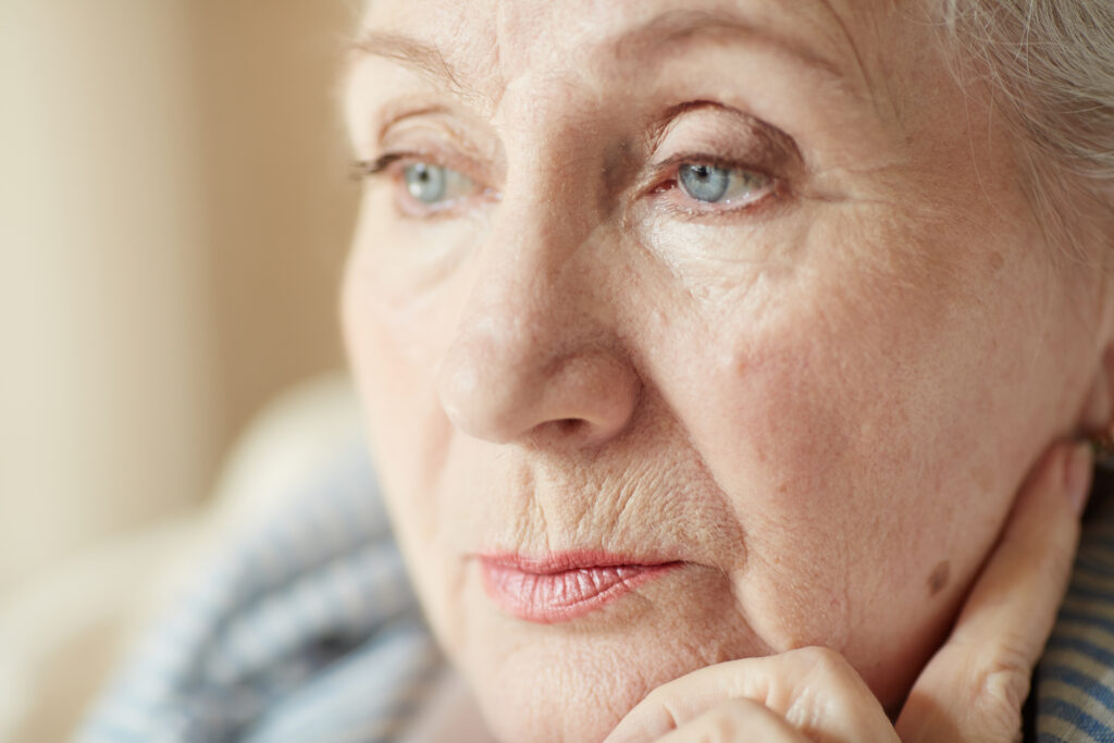 A perda de memória é comum na terceira idade e também pode ser sinal de uma doença neurodegenerativa. Entenda mais sobre o esquecimento em idosos.