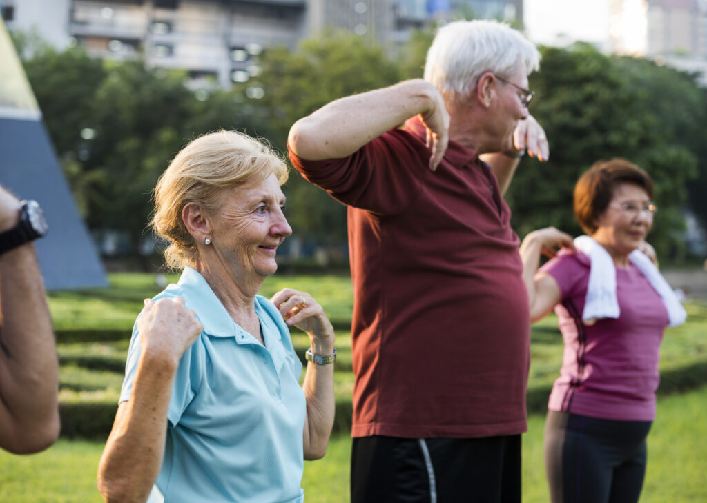 Com o avanço da idade, o sedentarismo pode trazer consequências negativas para a saúde dos mais velhos. Mas há meios de prevenir!