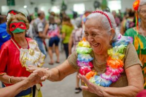 Atividades para idosos no carnaval